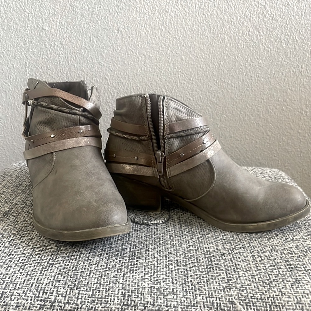 SO shoes size 7